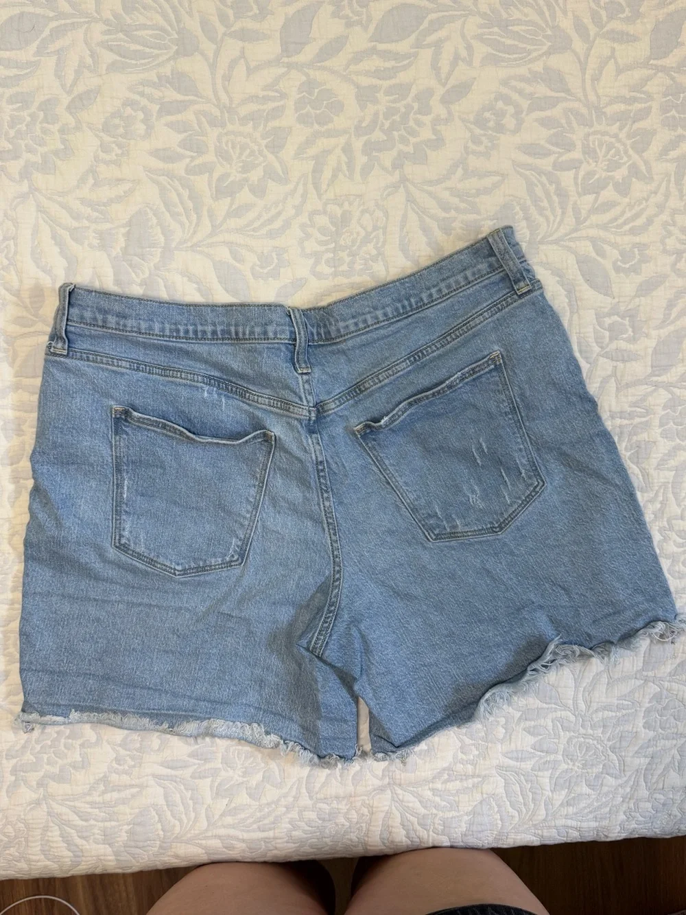 Universal Thread Sz 16 High Rise Vintage Straight ShortLight Blue Denim Raw Hem